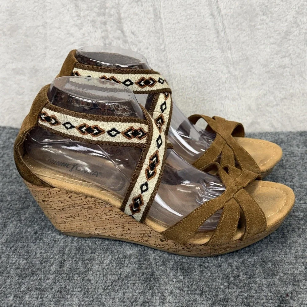 Minnetonka Wedge Sandals Womens Size 10 Brown Leather Embroidered Straps‎ Cork